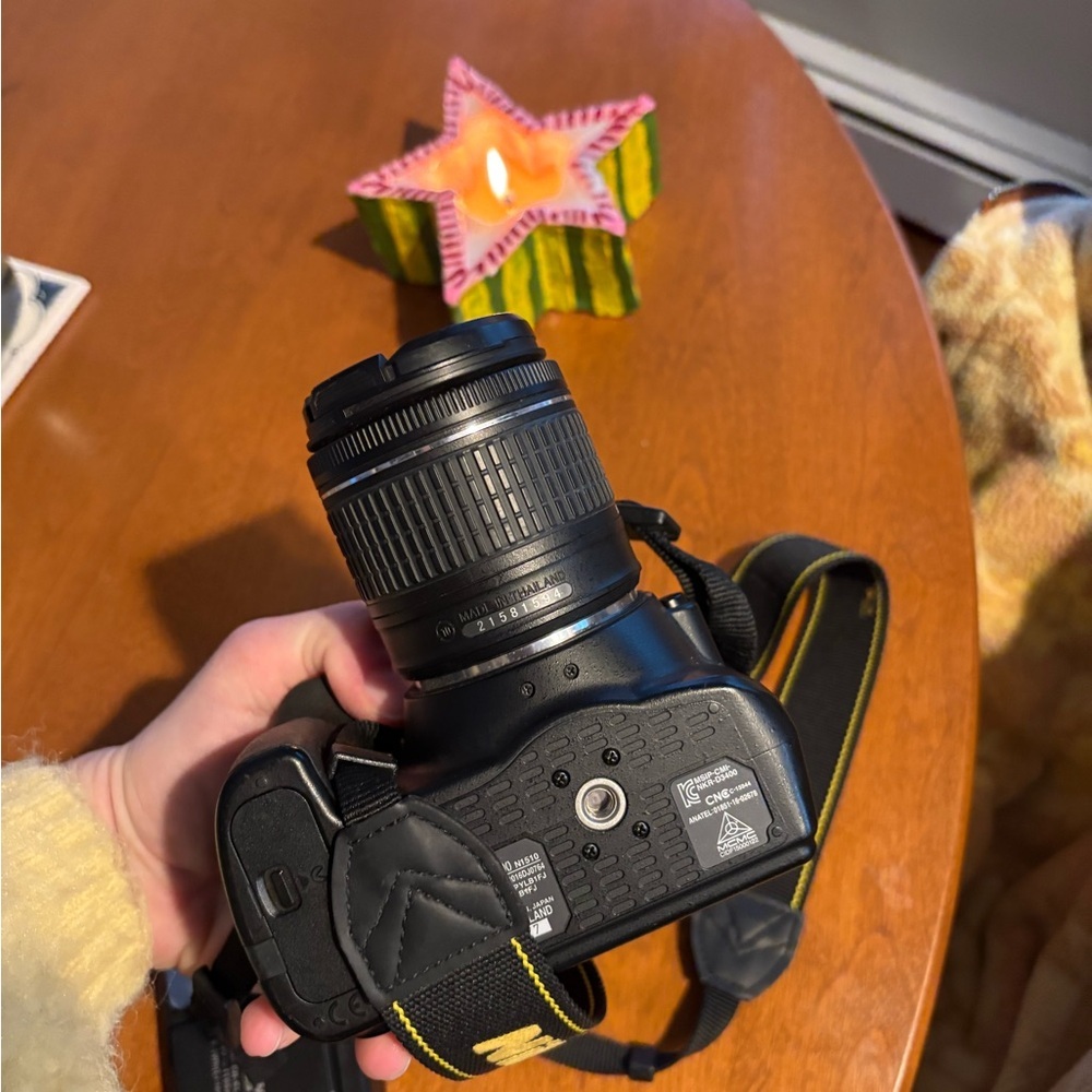 Nikon Black DSLR Camera with Lens and Charger - Picture 3 of 4